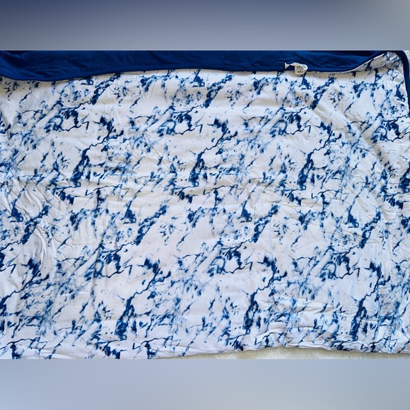 Kyte Sapphire Marble Toddler Blanket - Picture 4 of 6
